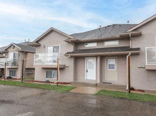 4626 W 44th St #5, Sylvan Lake, AB T4S1W7