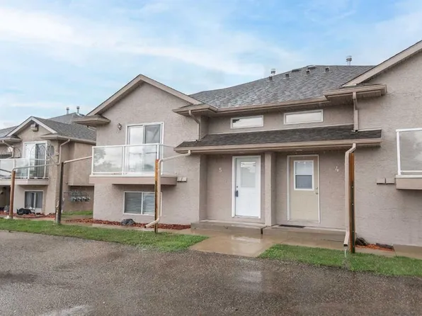 4626 W 44th St #5, Sylvan Lake, AB T4S 1W7