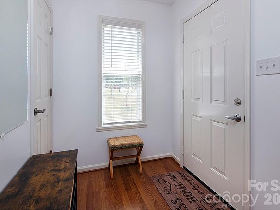 4th image of 103 Bluebird Ct