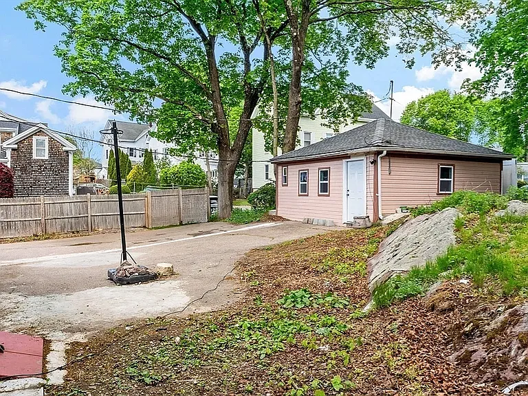 338 Elm St — Photo 14