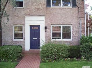 2 S Forest Ave, Rockville Centre, NY 11570
