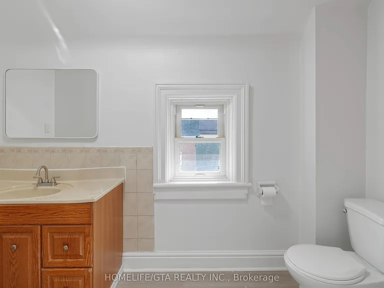 4 Melbourne St W — Photo 17