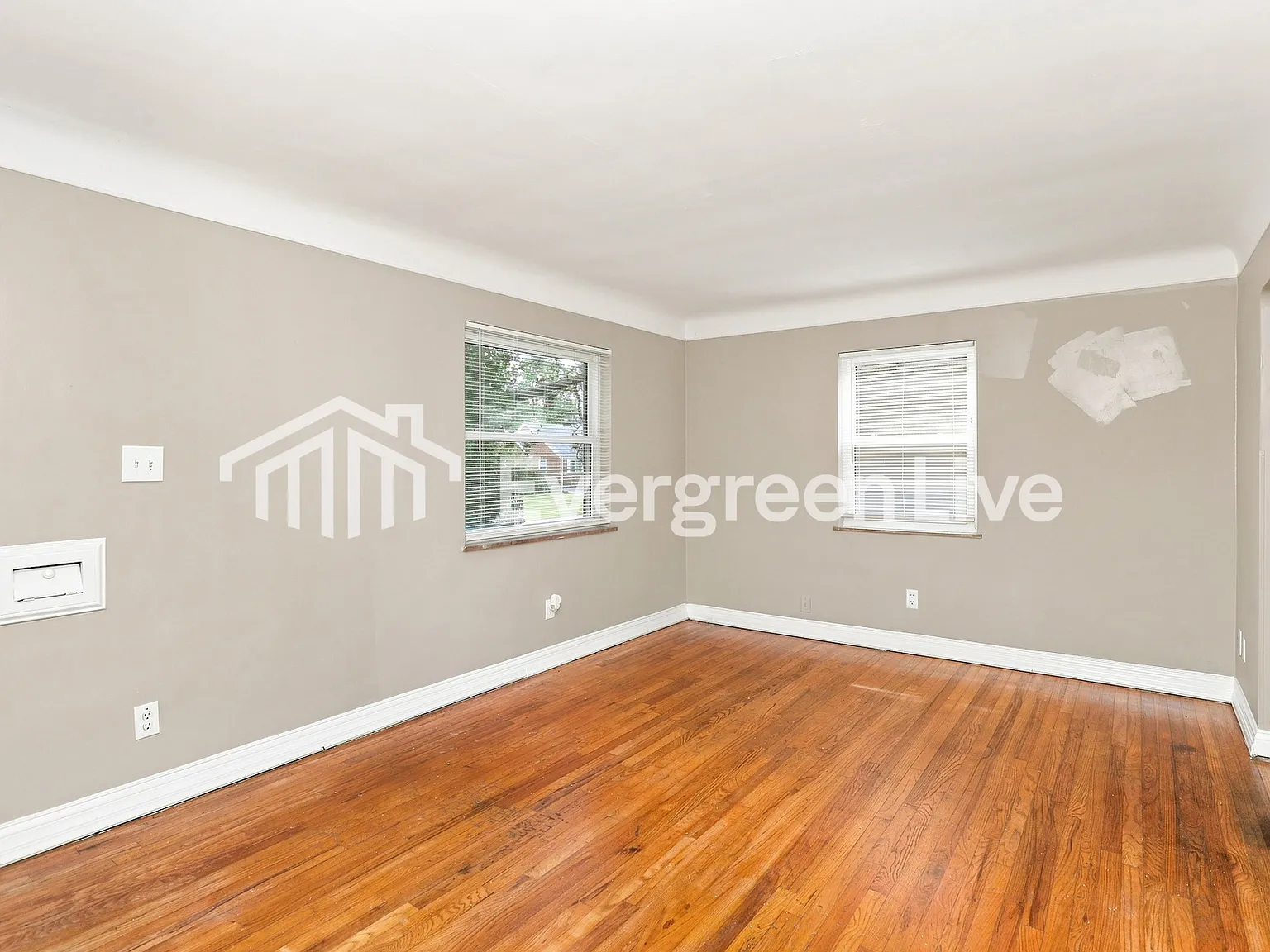 4 bed, 1.0 bath, 1332 sqft, $1,545 — Photo 3