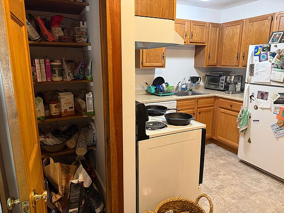 3rd image of 230 Church St APT 2