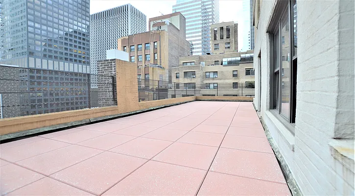 Rented by Manhattan Realty Group | media 28