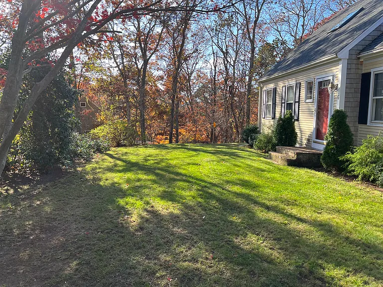 6 Wayside Ln — Photo 4