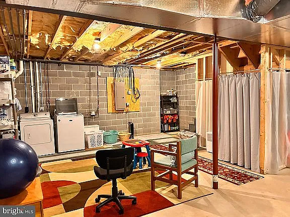 The basement has washer and dryer hookups.