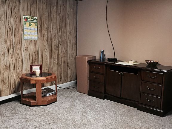 Extra room- downstairs 