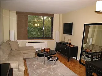 Rented by R New York