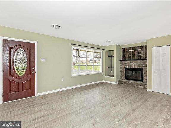 4th image of 38 Turner Dr