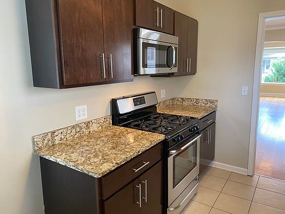 5th image of 6313 W Cornelia Ave