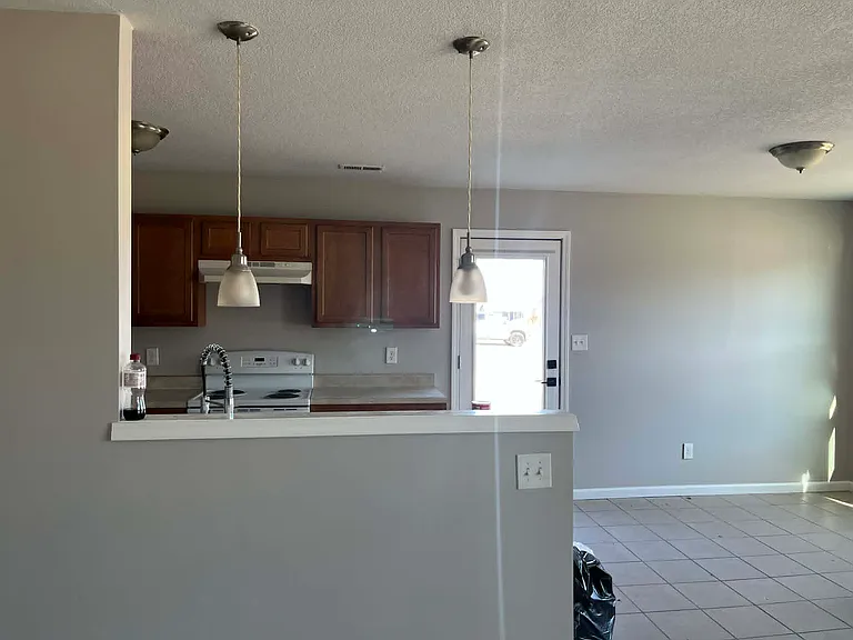 7037 SW Greenview Dr — Photo 2