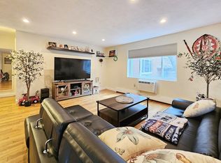 14 Bryon Rd APT 4, Chestnut Hill, MA 02467