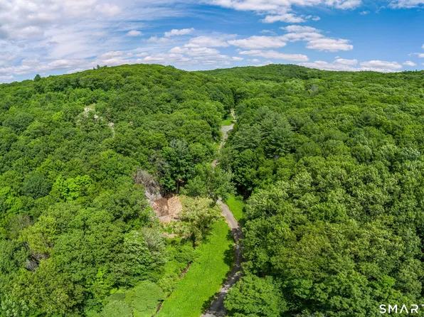 Ives Court, Ridgefield, CT 06877