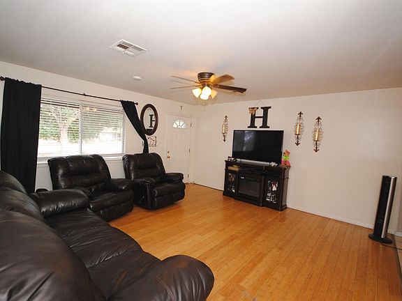 5th image of 11016 Hemlock Ave