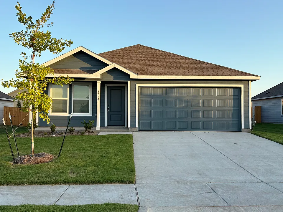 3710 Chambray Dr