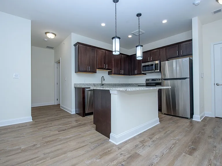 1040 Broadway #201 — Photo 2