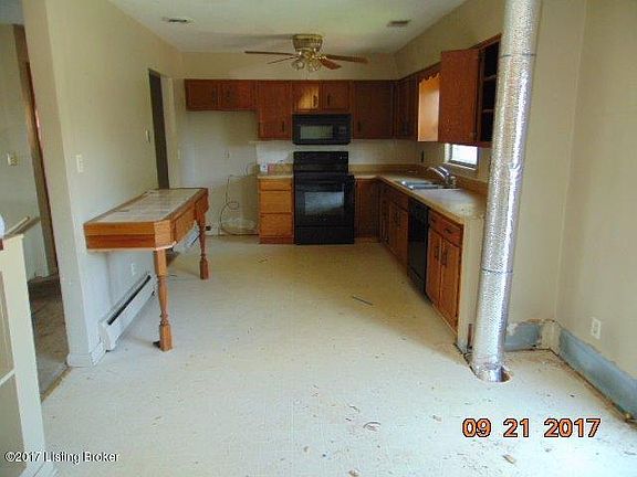 4th image of 9915 Lakewood Dr