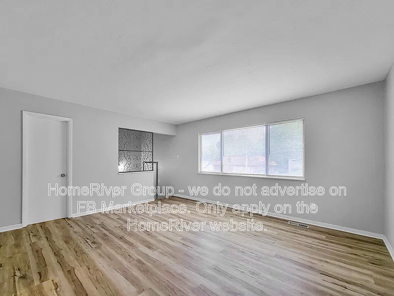 3 bed, 1.0 bath, 1000 sqft, $1,350 — Photo 2