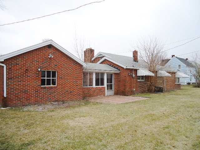 2nd image of 3453 Blackstone Dr