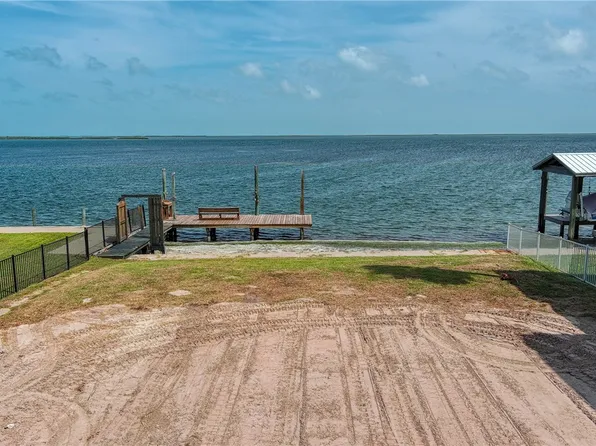 123 Ocean Dr, Rockport, TX 78382