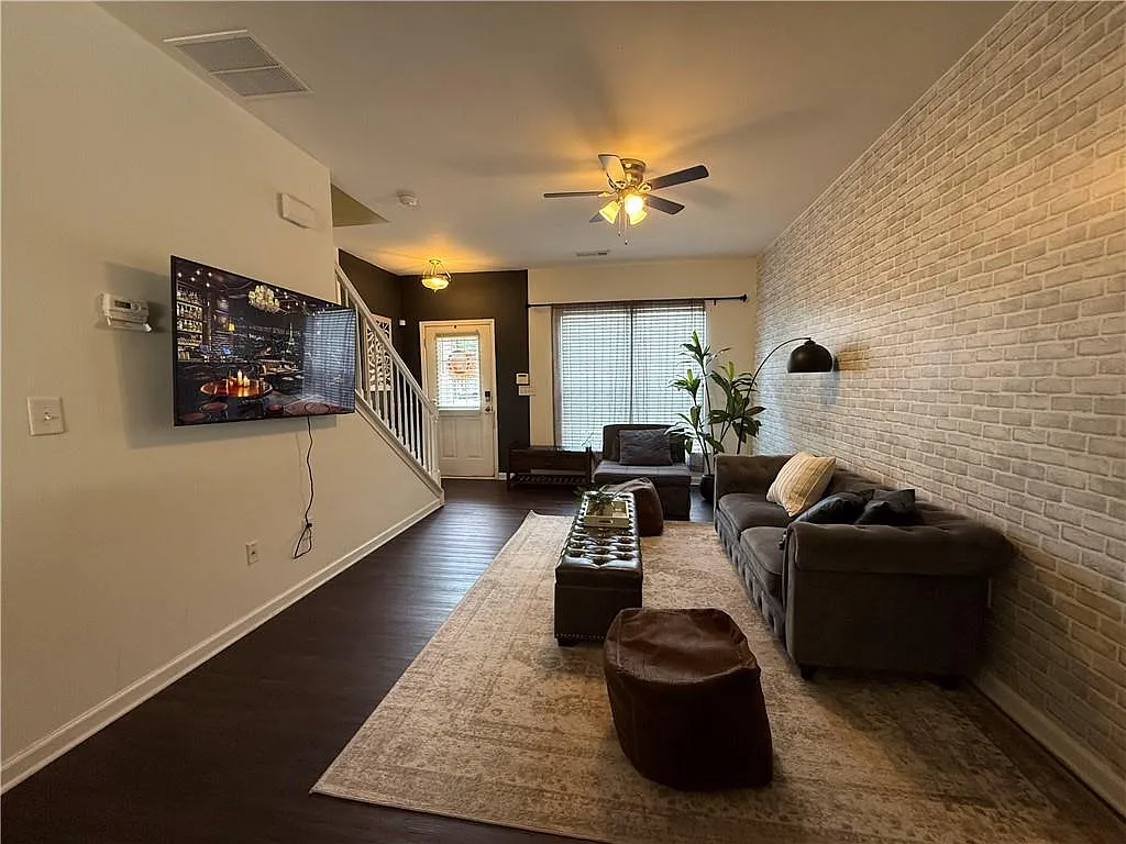 2 bed, 2.5 bath, 1228 sqft, $2,350 — Photo 3