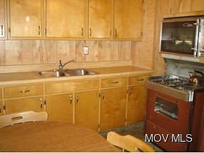 3rd image of 3925 8th Ave