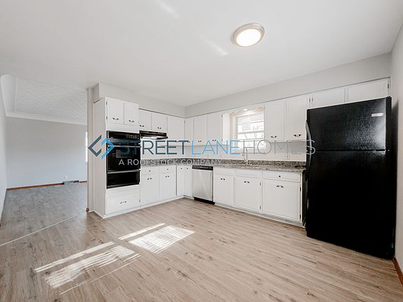 3rd image of 2913 Marshall Ave