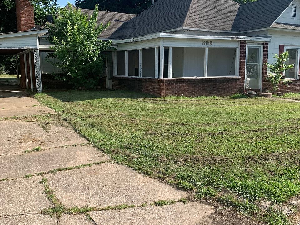 2nd image of 839 E 2nd St