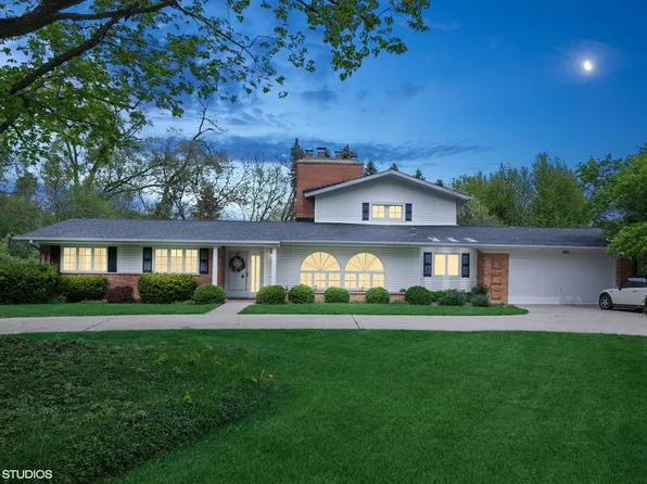 424 Otis Rd, Lake Barrington, IL 60010