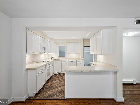 5th image of 8808 Oak Leaf Dr