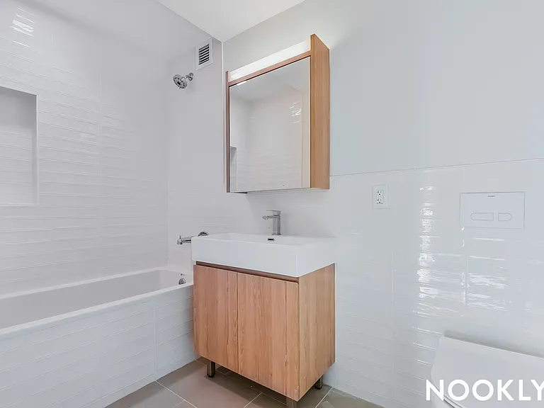 619 Throop Ave #2F — Photo 4