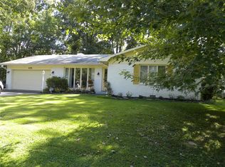 425 Artist Dr, Nashville, IN 47448