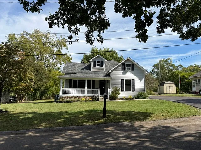 4 bed, 1400 sqft, $2,200 — Photo 1