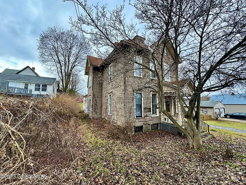 4th image of 16 Upper Mohawk Street