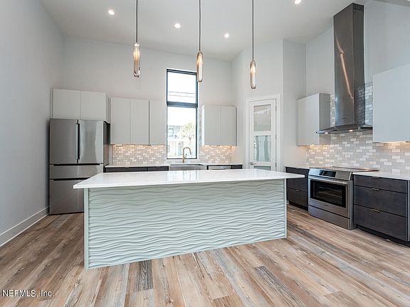 4th image of 2031 S CENTRAL Avenue