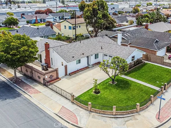 15662 Swan Ln, Huntington Beach, CA 92649