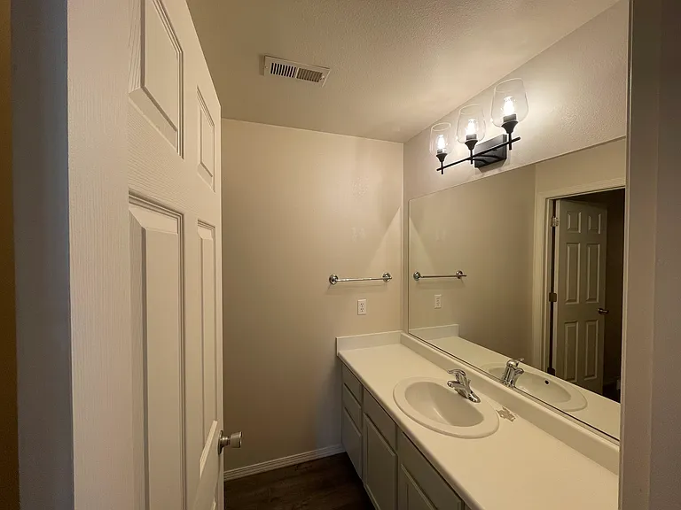 1094 Longbow Ln #E — Photo 14