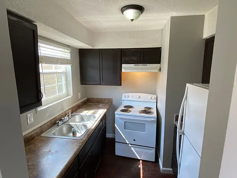 2219 Jonathan Dr NW #C — Photo 3