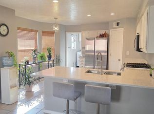 8028 Vinemont Pl NW, Albuquerque, NM 87120