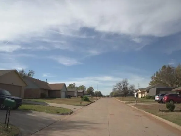 105 Cambridge Dr, Midwest City, OK 73110