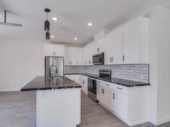 5th image of 3630-3646 Eagle St #3628