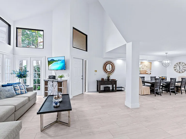 2442 Windsor Way Ct — Photo 4