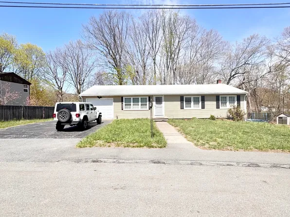 3 Magna Vista Dr, Auburn, MA 01501