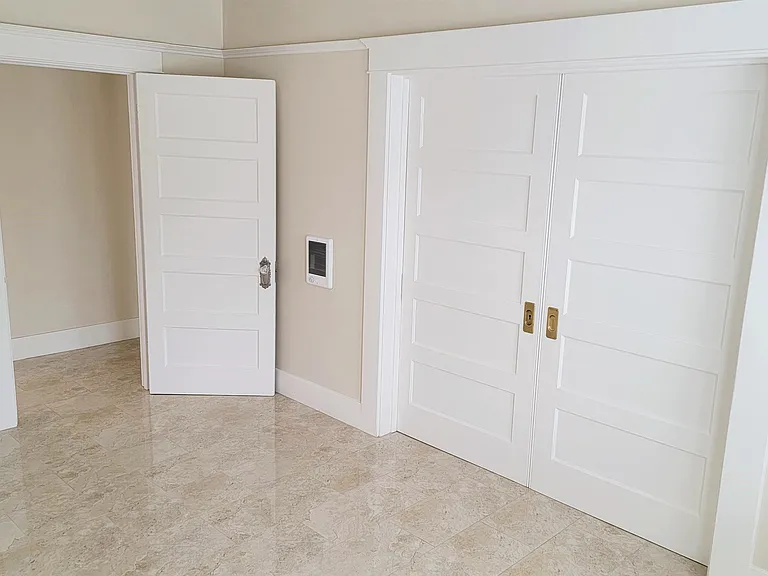 986 E Main St — Photo 2
