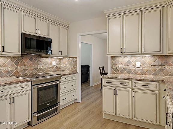 3rd image of 1230 Live Oak Cir