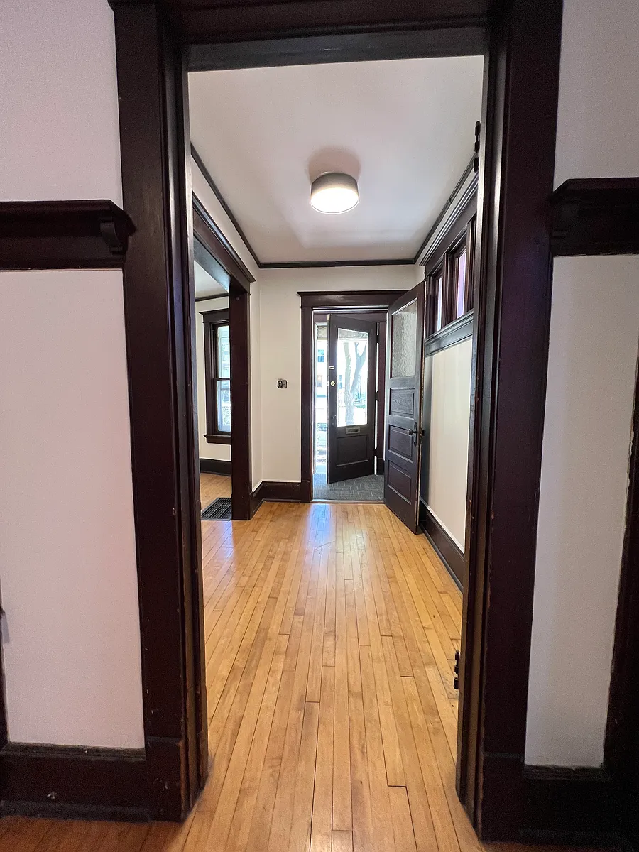 Building Photo - 2615 N Bartlett Ave #1