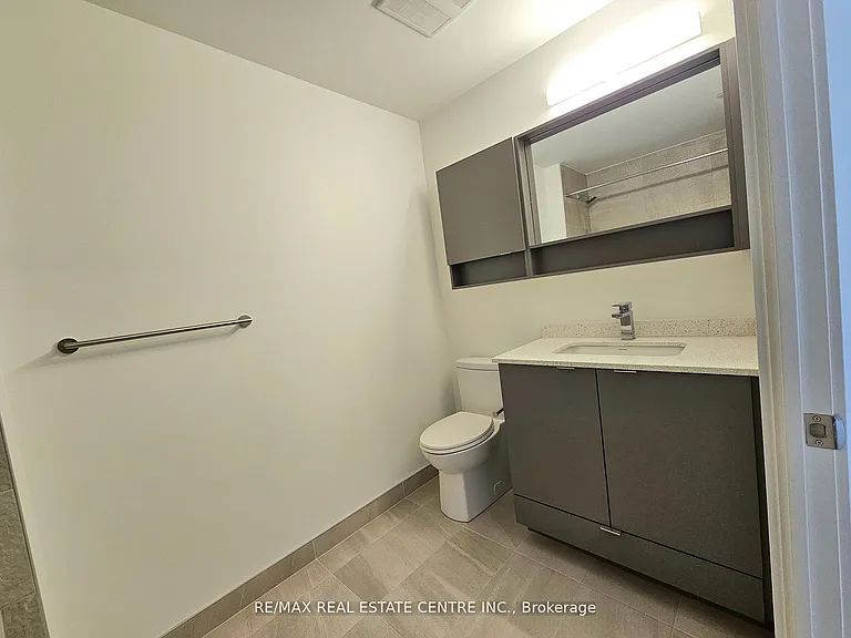 415 Main St W #401 — Photo 7