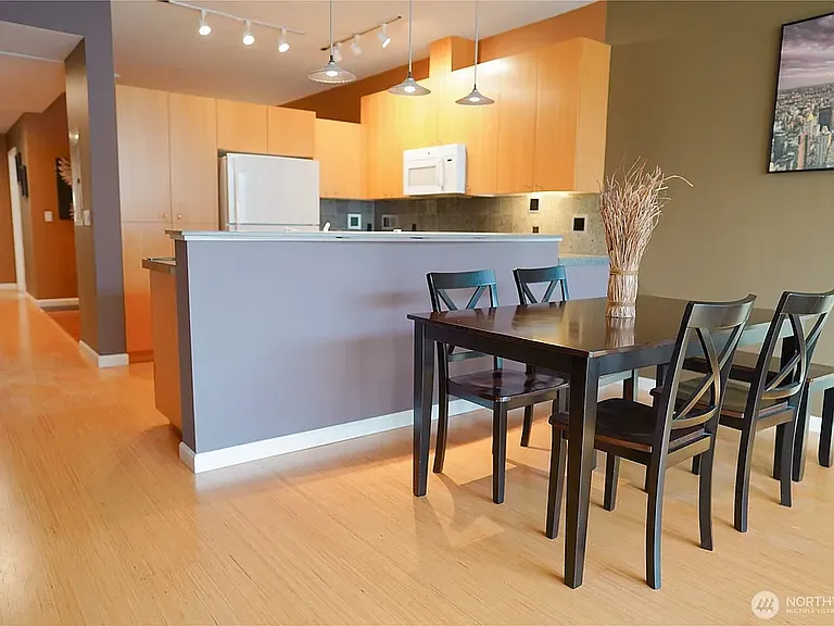 17 W Mercer St #207 — Photo 17