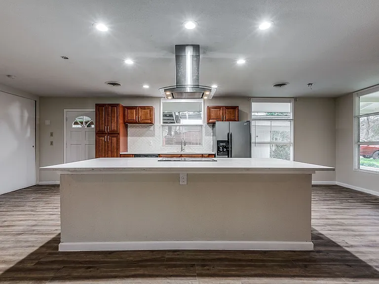 511 E Hathaway Dr — Photo 11